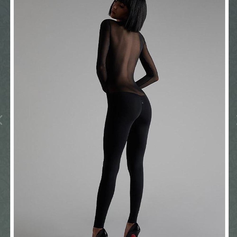 Maison close -Women's catsuit- SZE 6- full zip bust to the top of the booty!